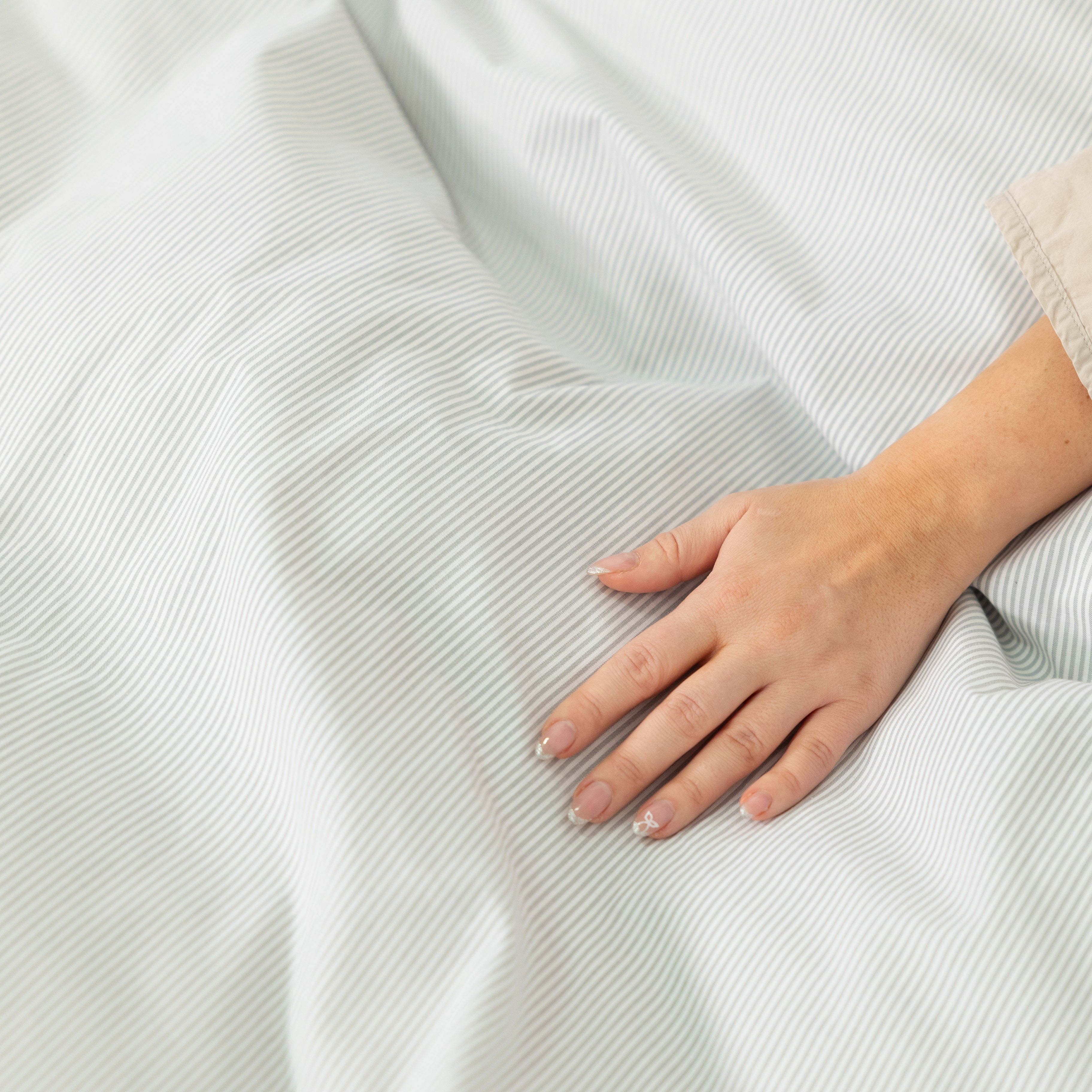 Mini strib sengetøj - Lys grå/Hvid